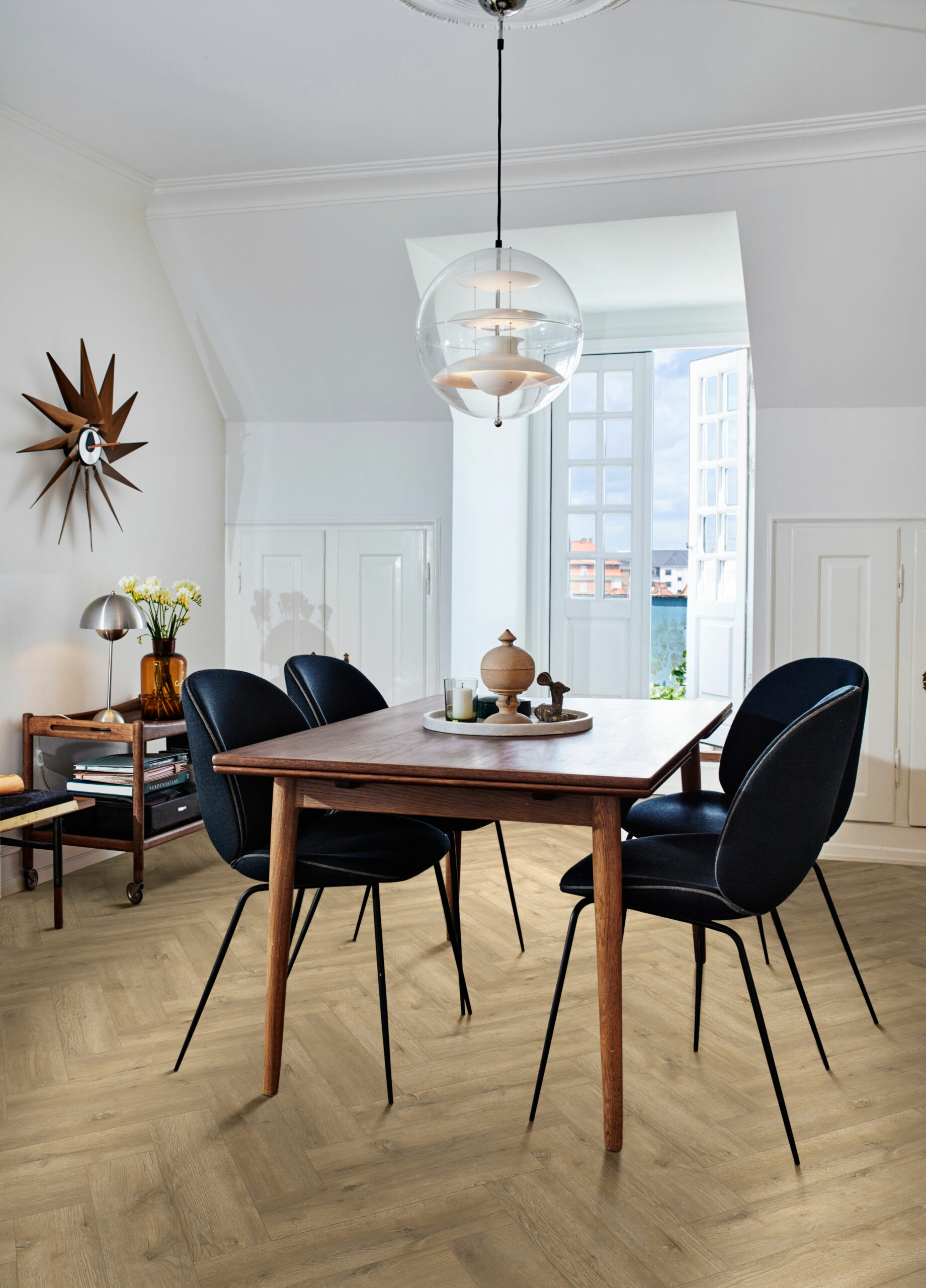 DI_Major Oak 53452_HB_Interior-Long HR